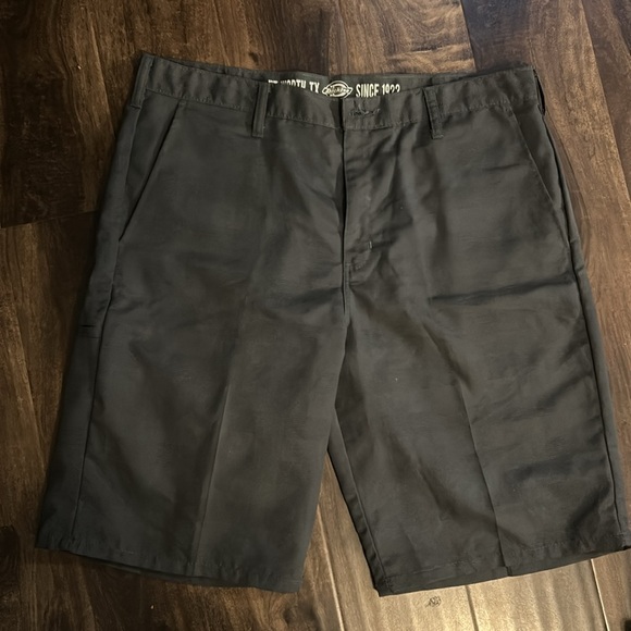 Dickies Shorts - Picture 2 of 2